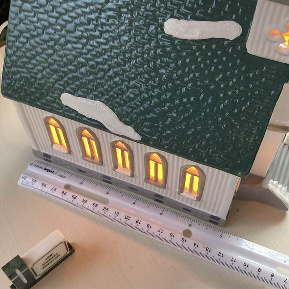 VTG Retired Department 56 “All Saints Church” Handpainted Ceramic Made in USA - Picture 15 of 16